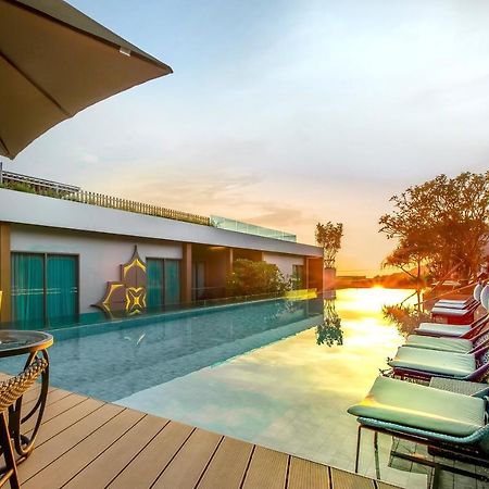 Fusion Suites Phuket Patong Bagian luar foto The pool at the hotel