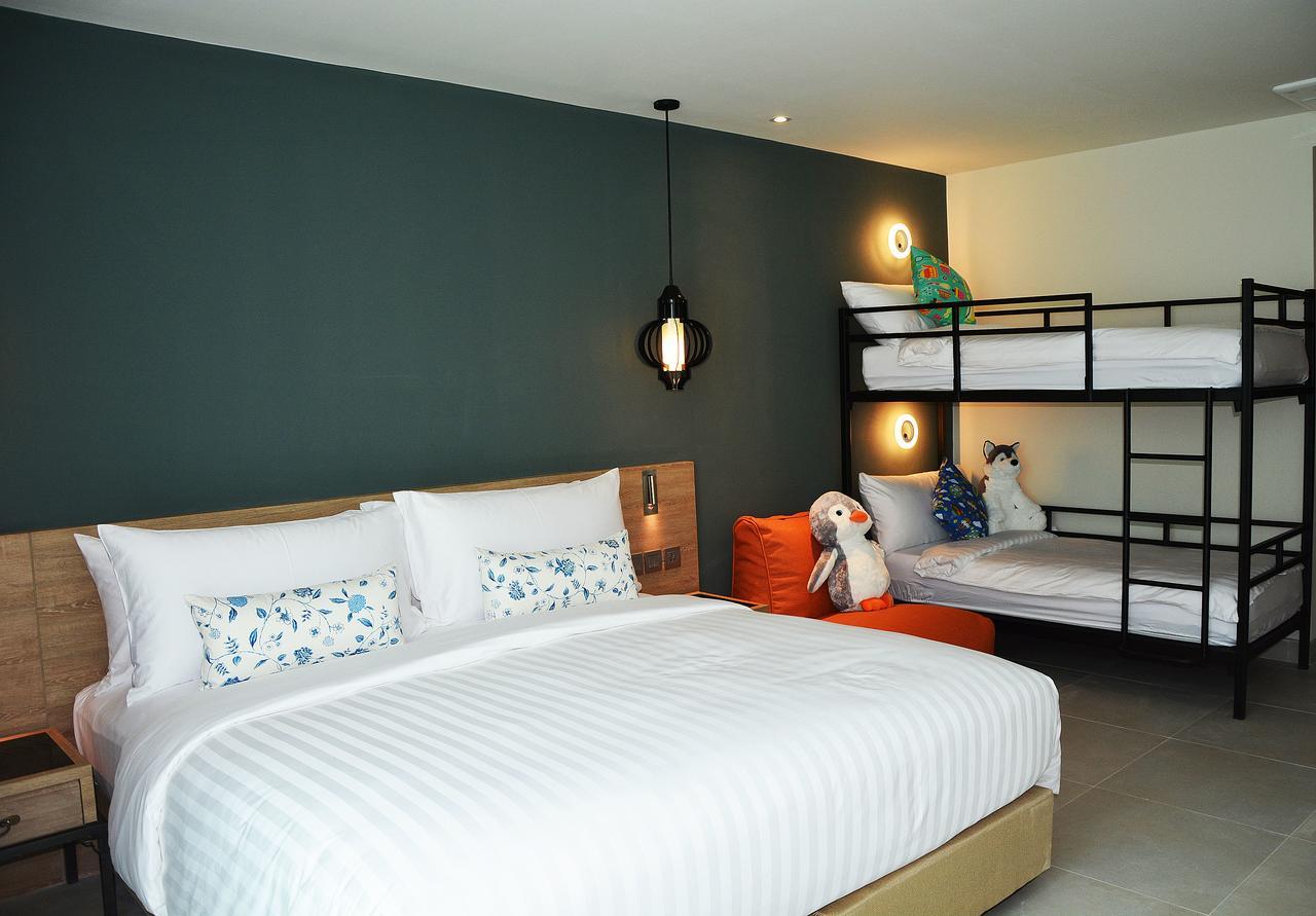 Fusion Suites Phuket Patong Bagian luar foto Family room at the hotel