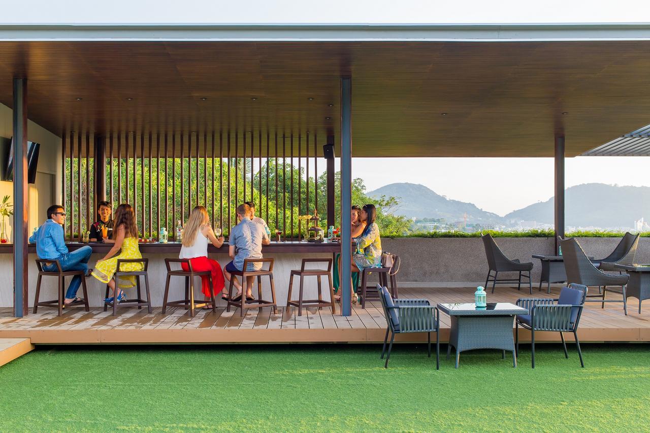 Fusion Suites Phuket Patong Bagian luar foto The rooftop bar at the hotel
