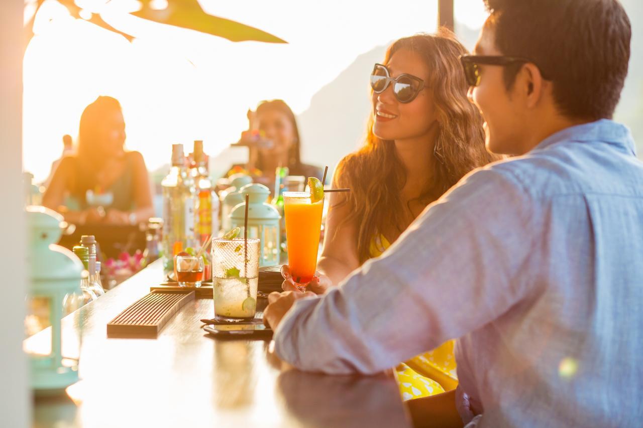 Fusion Suites Phuket Patong Bagian luar foto The bar at the 1011 Hotel